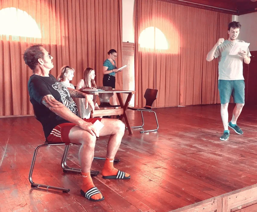 theater-hallau-die-schweizermacher-proben-5